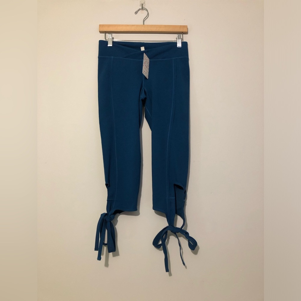 NWT Free People Movement Dark Blue Women’s Small Capri Leggings Activewear